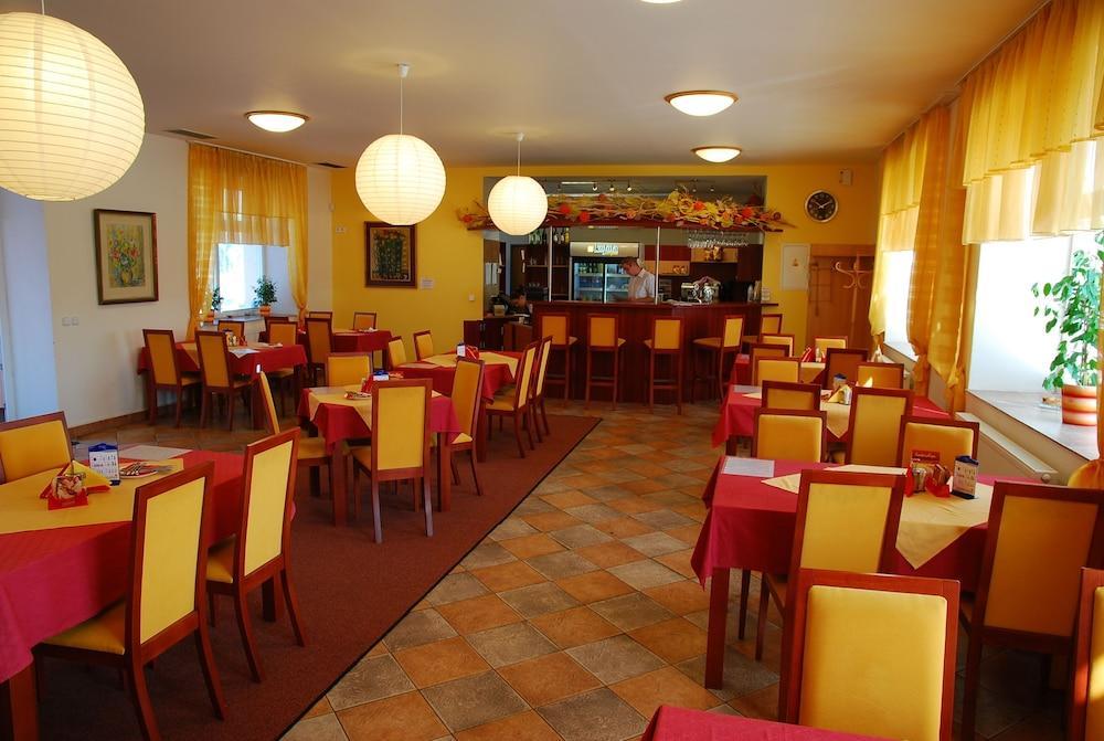 Hotel Senimo أولوموك المظهر الخارجي الصورة