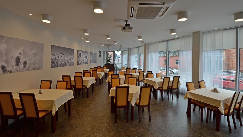 Hotel Senimo أولوموك المظهر الخارجي الصورة