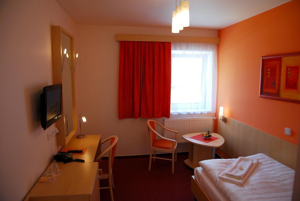 Hotel Senimo أولوموك المظهر الخارجي الصورة