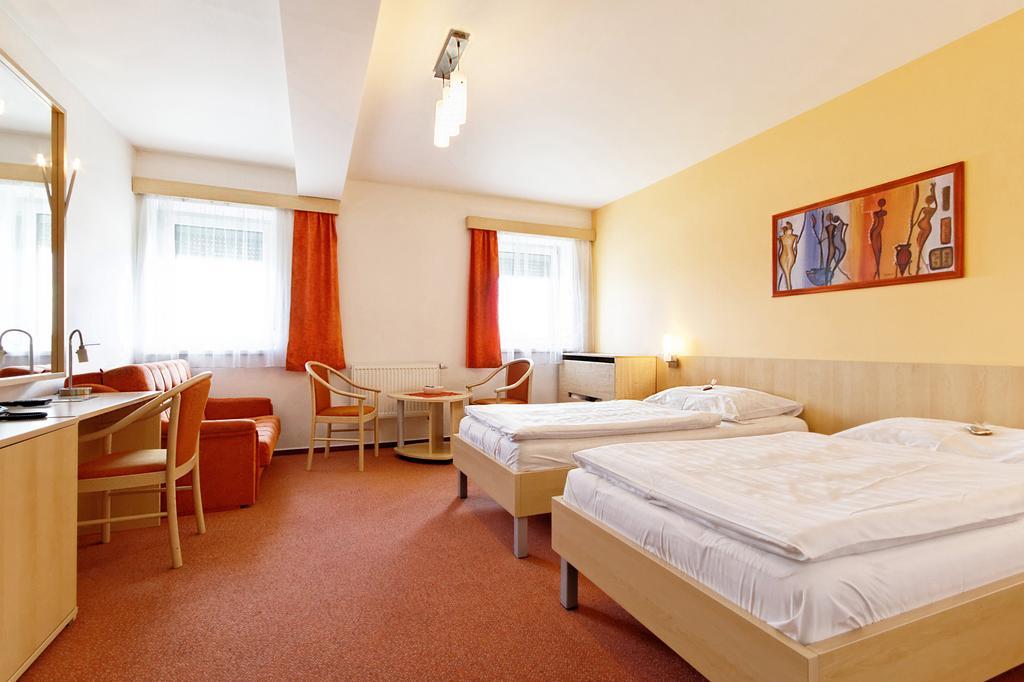 Hotel Senimo أولوموك المظهر الخارجي الصورة